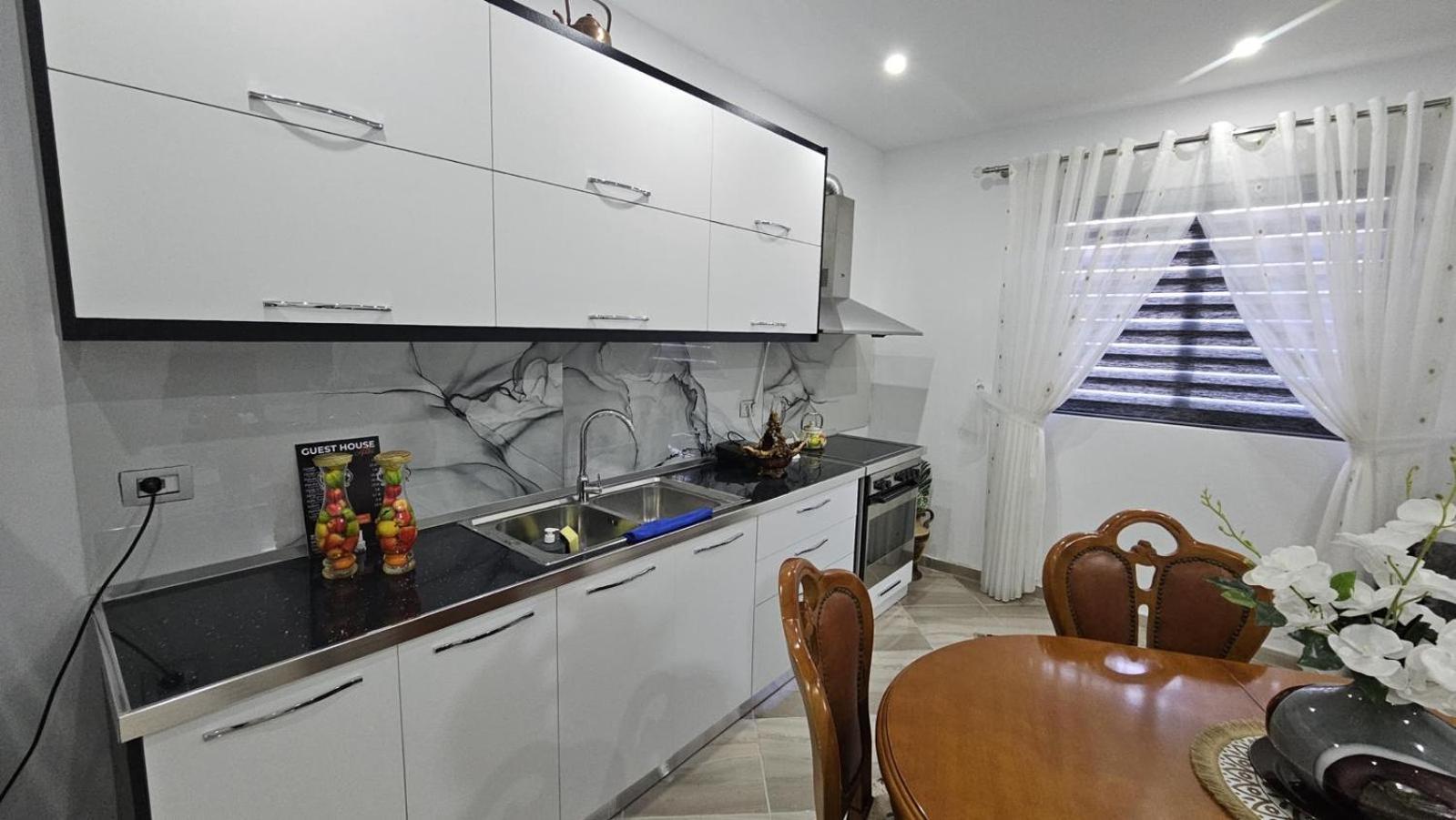 Guesthouse Albi Berat Exterior photo